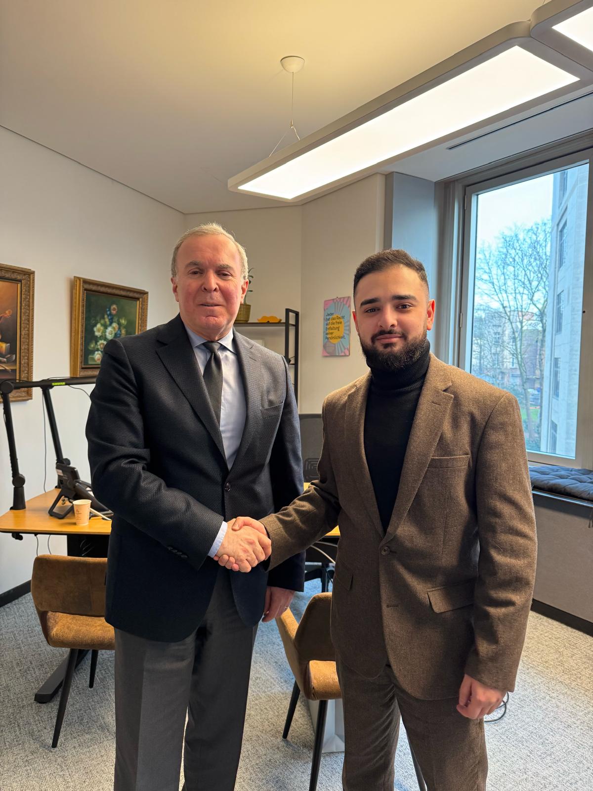 Ilya Mohini und Vaqif Sadıqov (Aserbaidschanischer Botschafter)